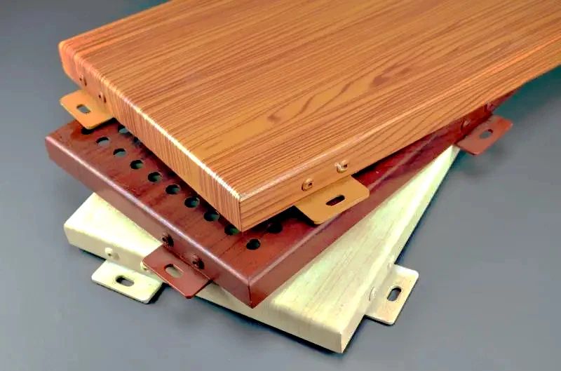 Ce este placa de aluminiu din cereale din lemn de imitație? Inițial, a fost un material de perete de perdea favorizat pentru casele de lux