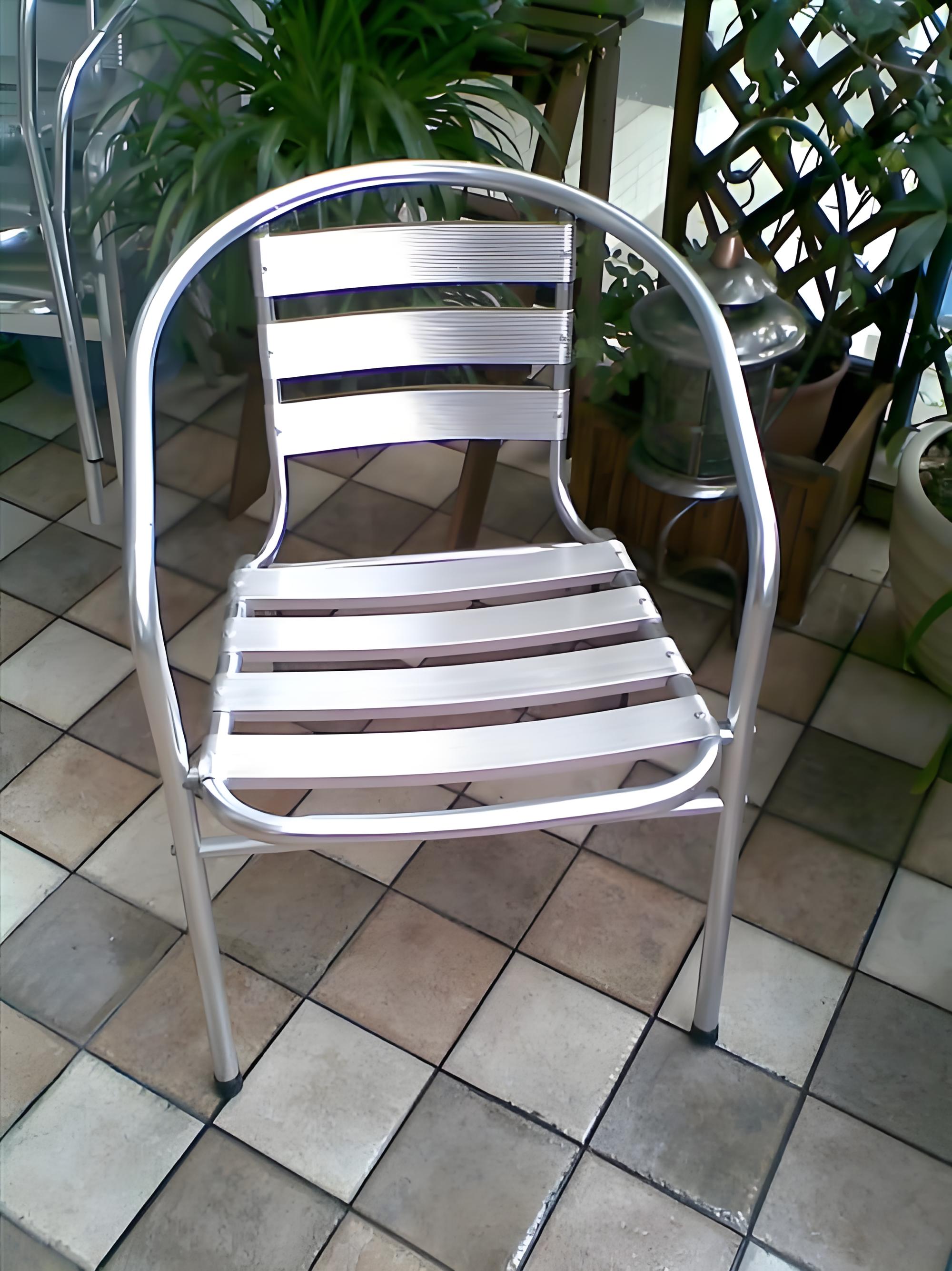 Aplicarea materialelor din aluminiu pe scaune